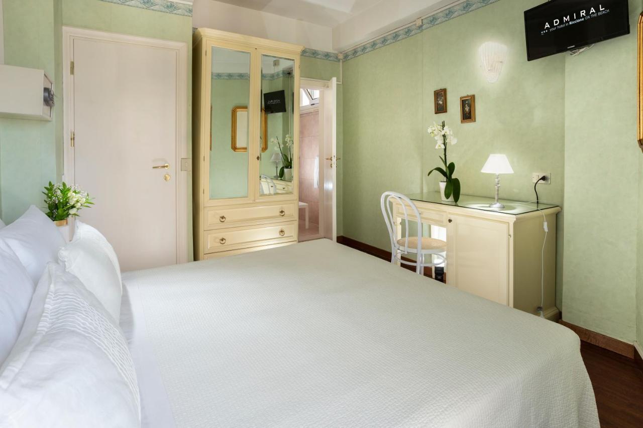 Hotel Admiral - On The Beach Riccione Exterior foto