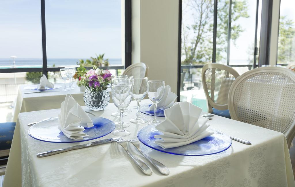 Hotel Admiral - On The Beach Riccione Exterior foto