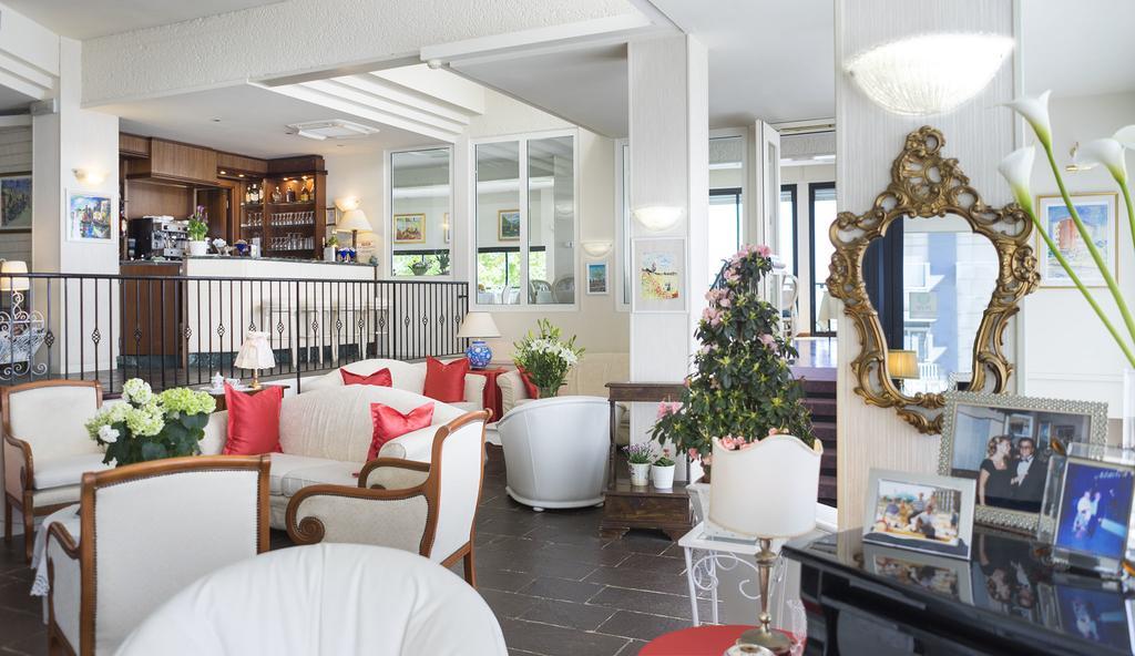 Hotel Admiral - On The Beach Riccione Exterior foto